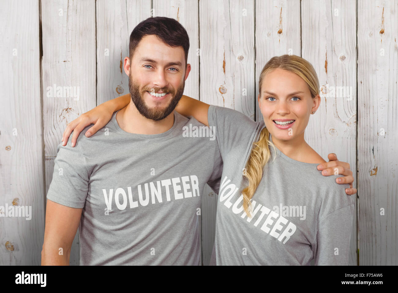 Immagine composita del ritratto di colleghi con le braccia intorno a piedi Foto Stock