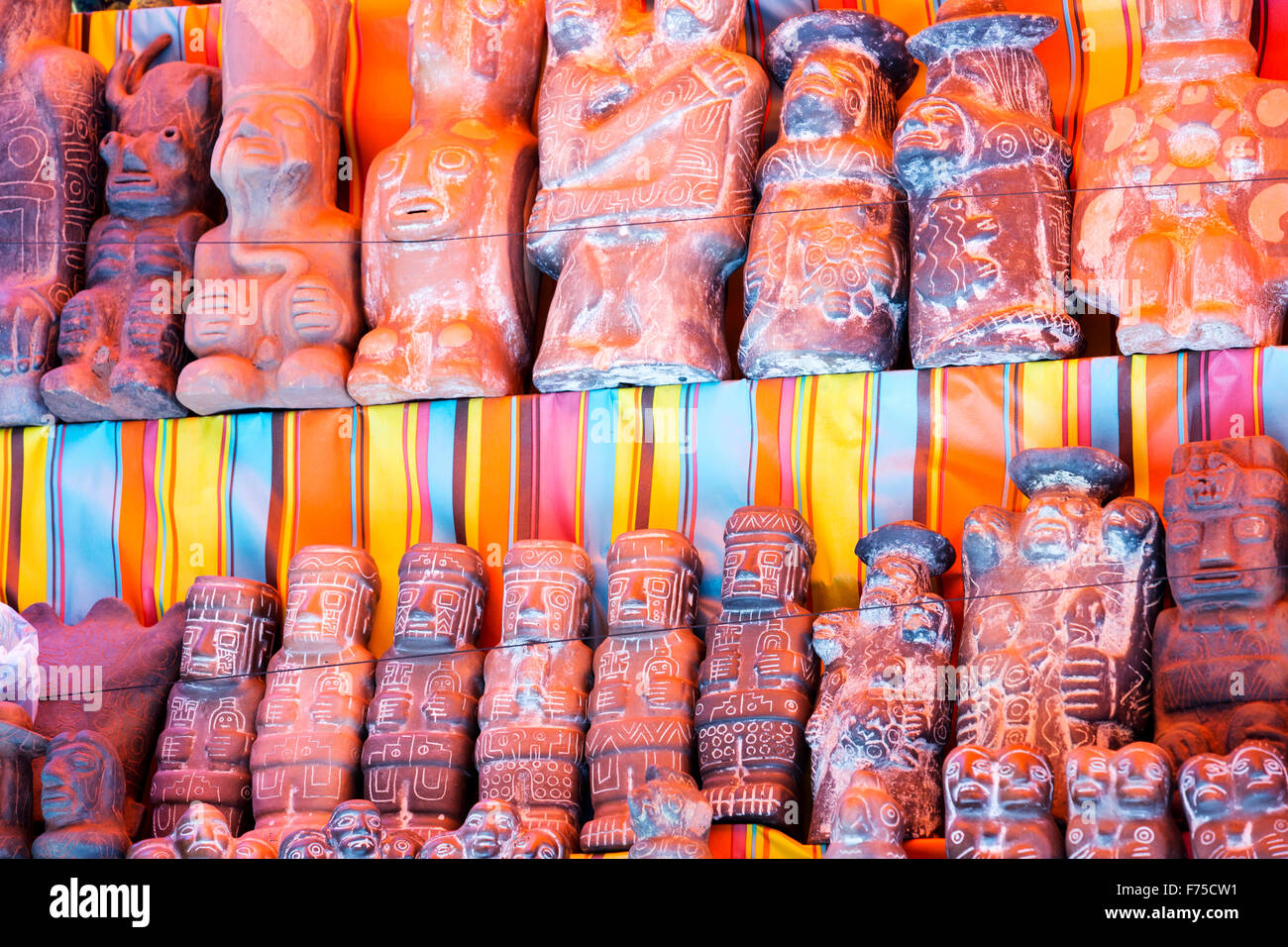 Pot tradizionale figure in Vendita in La Paz, Bolivia, Sud America. Foto Stock
