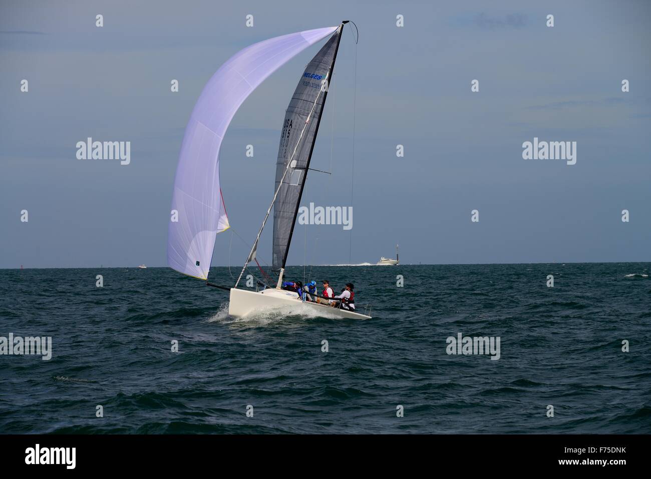 Miami, FL - questo fine settimana passato, appena davanti alla grande americano per la festa del Ringraziamento, oltre venti Melges 24s scese sulla sede del 2016 del Campionato del Mondo di Miami Yacht Club (MYC) per il primo atto di Stati Uniti Classe Melges 24' World Serie invernali (M24-WWS). Luogo in Novembre 20-22, appropriatamente chiamato Miami Invitational, era un abito-prove di sorta. Foto Stock