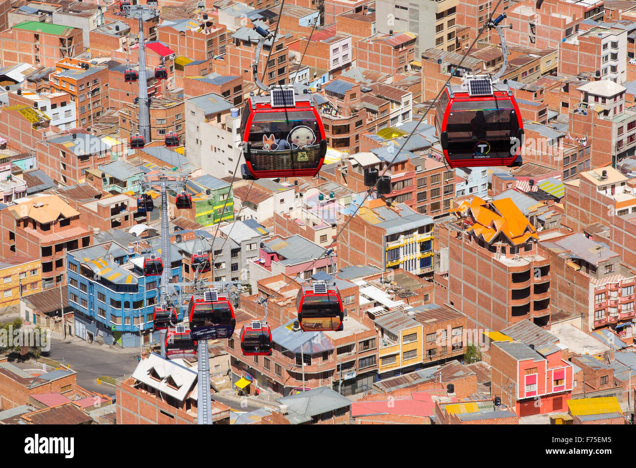 Un moderno sistema di cabinovia a La Paz, in Bolivia. Foto Stock
