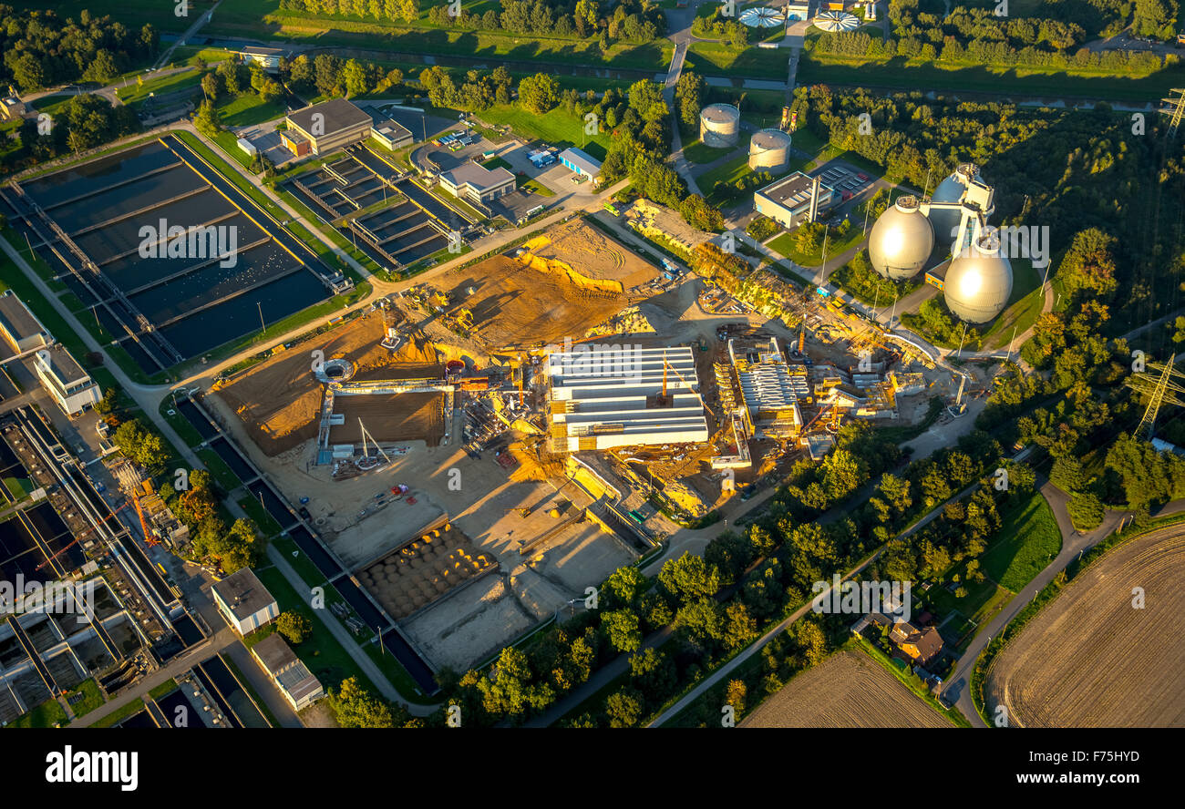 Costruzione sull'Emscher impianto di depurazione a Oberhausen, digestivi, chiarificatori, anaerobiche chiarimenti, Oberhausen, la zona della Ruhr, Foto Stock