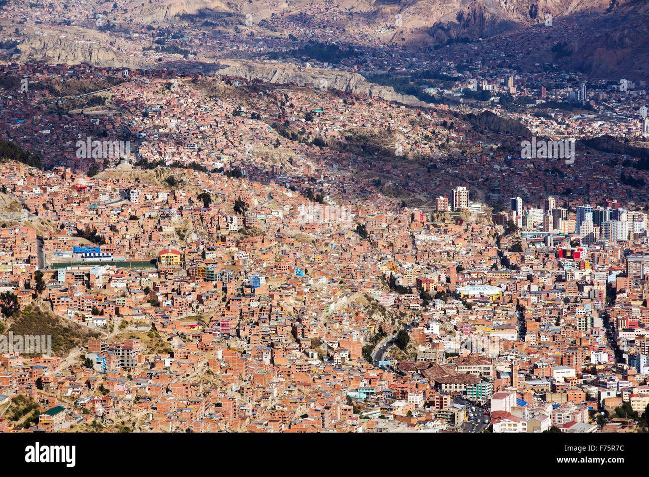 La città di La Paz da El Alto in Bolivia. Foto Stock