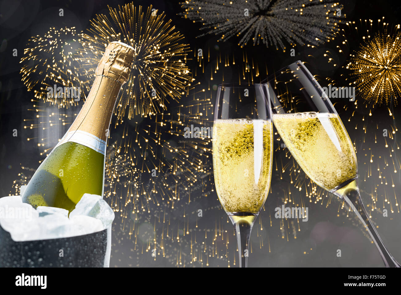 Immagine composita di champagne bicchieri tintinnanti Foto Stock