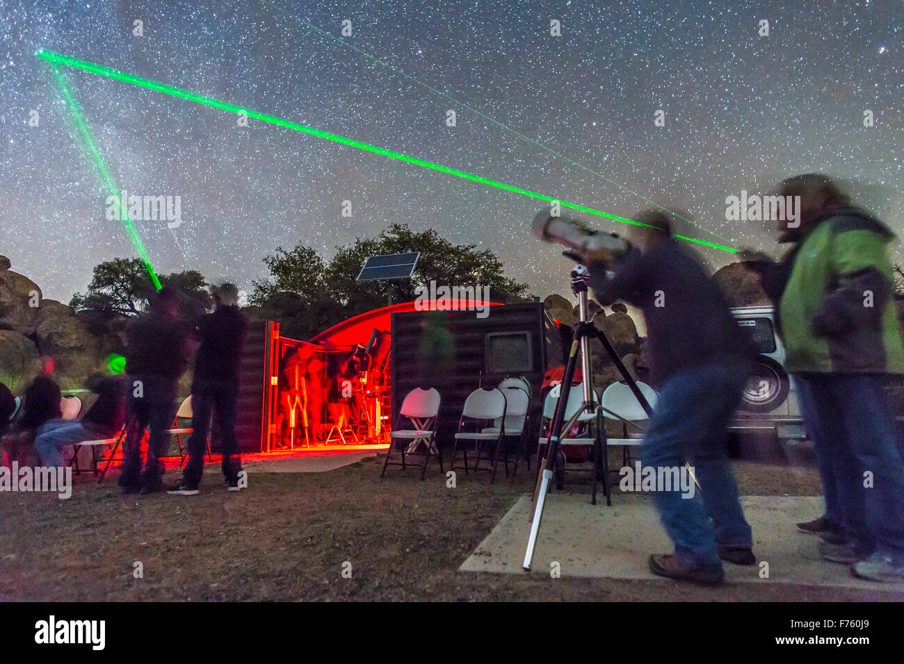Una scena al pubblico "Parchi 'n stelle' guardare le stelle di notte, 15 marzo 2015, presso la città di roccia del parco statale, Nuovo Messico e al Foto Stock