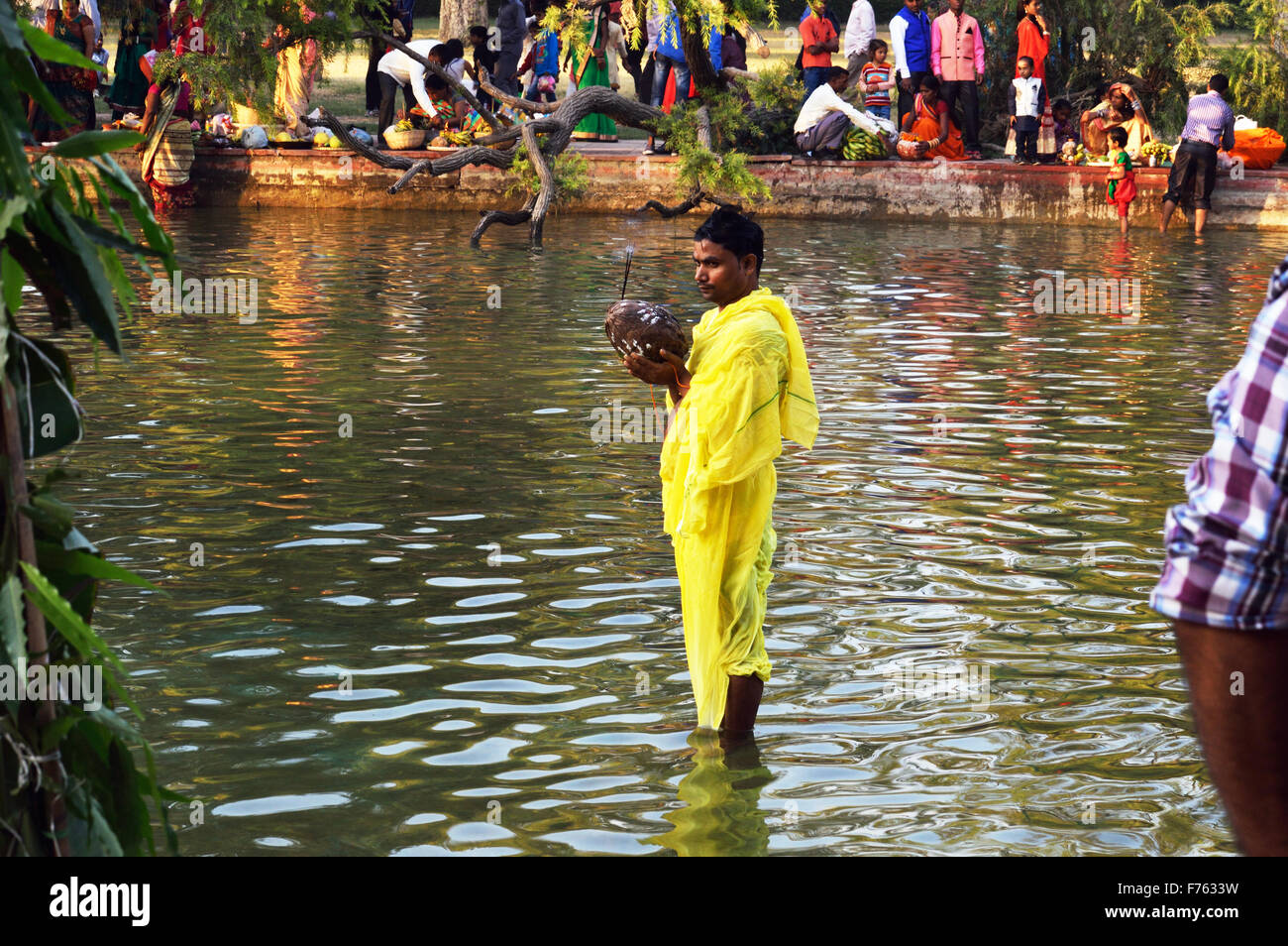 Chhath Puja India Gate New Delhi Martedì 17 Novembre, 2015. Festival indù di adorare il sole al tramonto in 6° giorno dopo Diwali Foto Stock