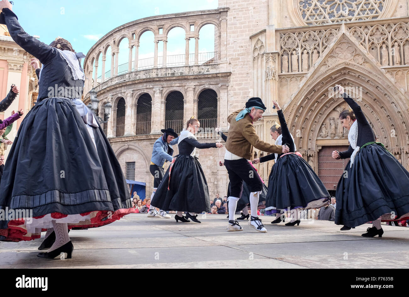 Tradizionale danza spagnola, Plaza de la Virgen di Valencia, Spagna Foto Stock