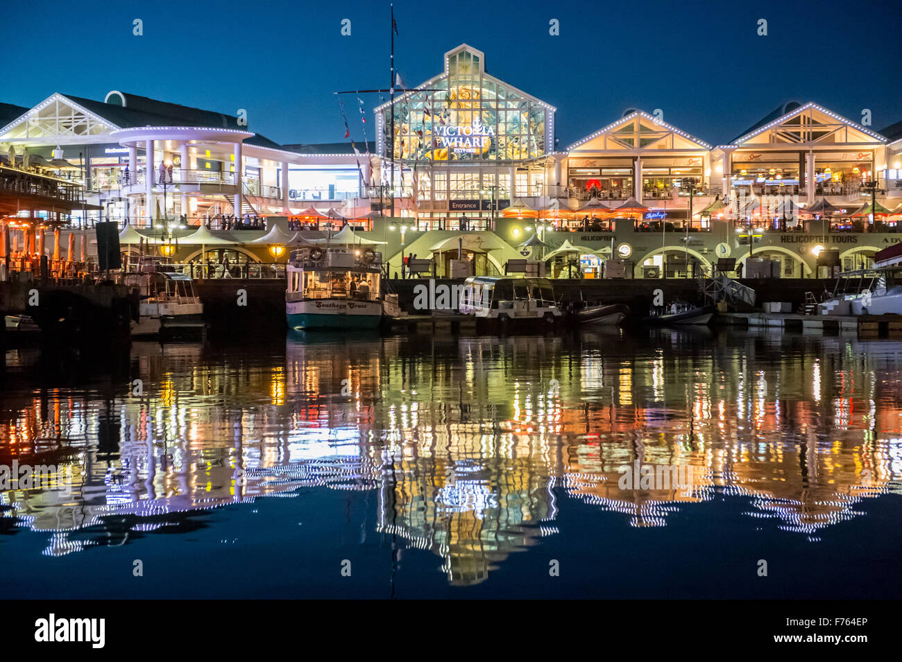 CAPE TOWN, SUD AFRICA- V e A Waterfront , il centro di Città del Capo Foto Stock