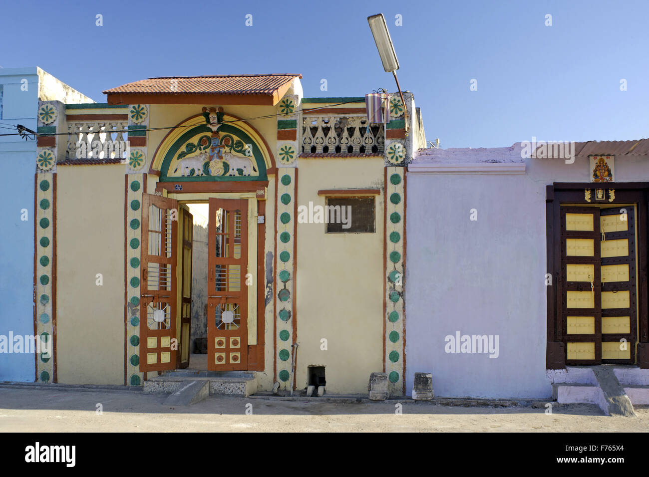 porta d'ingresso, casa dipinta, vadnagar, mehsana, gujarat, india, asia Foto Stock