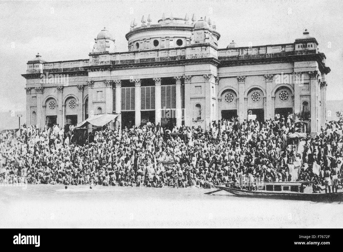 La balneazione ghat quella di Howrah bridge, Calcutta, West Bengal, India, Asia Foto Stock