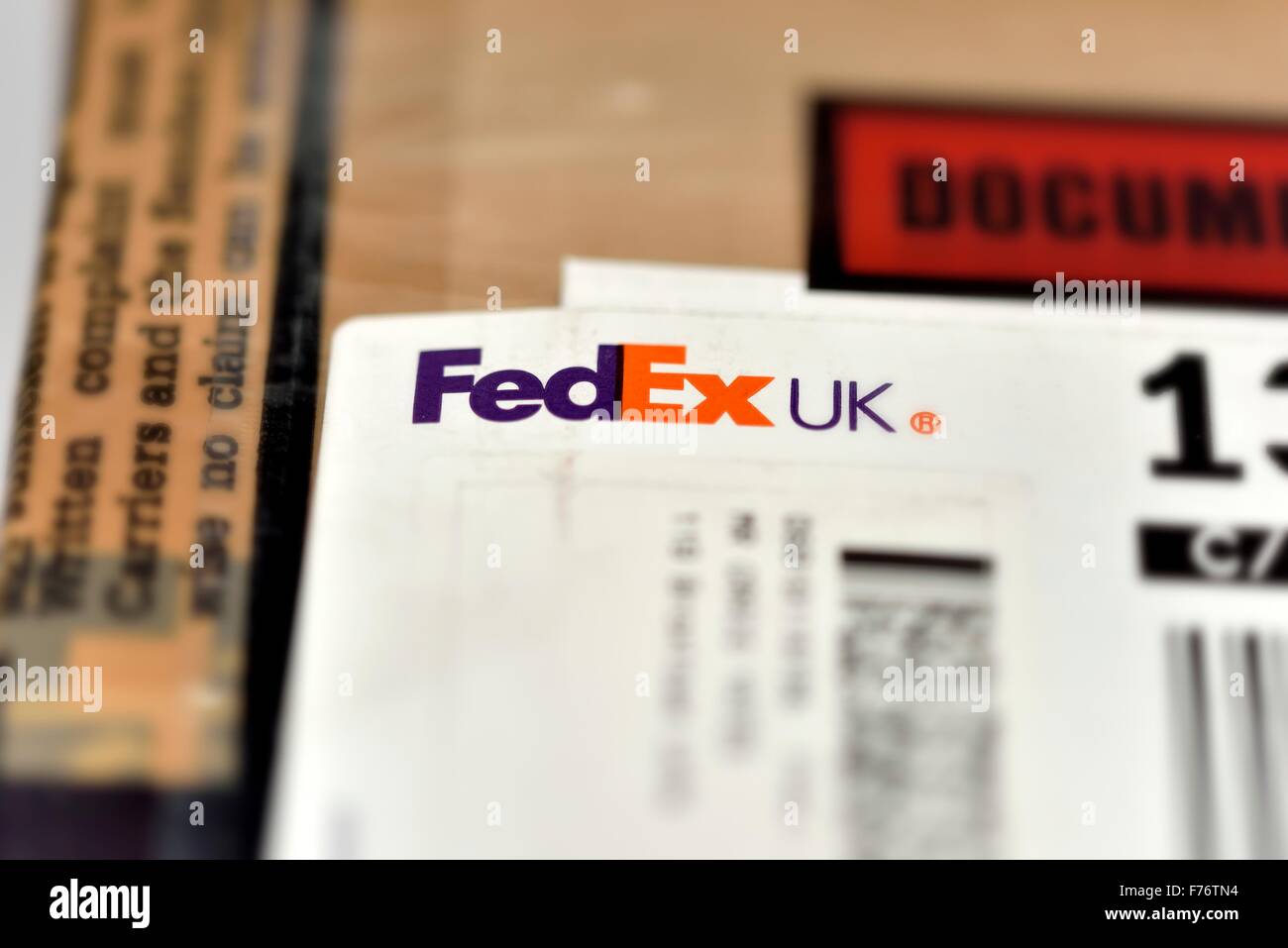 Fed Ex UK etichetta di pacchi Foto Stock