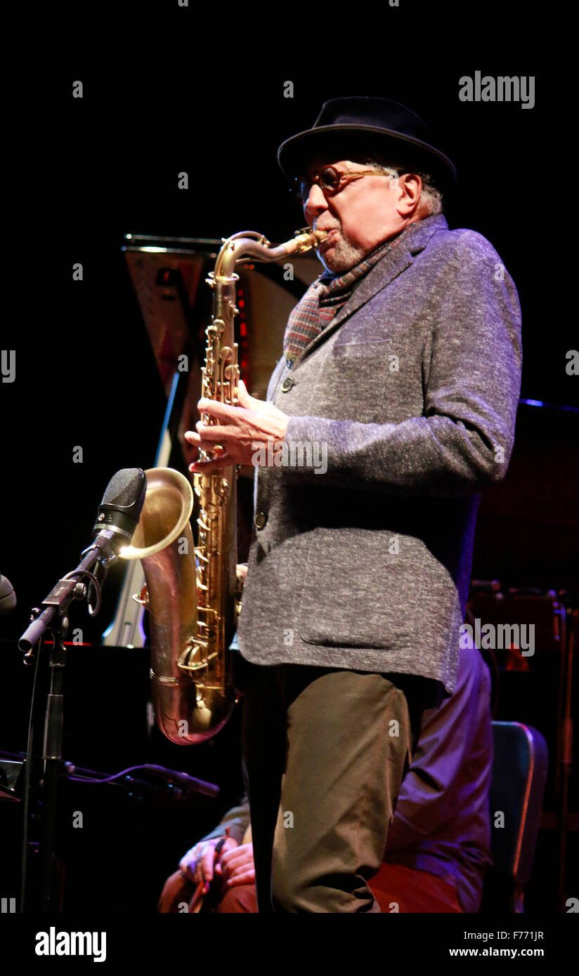 Charles Lloyd - Auftritt von "Charles Lloyd', Jazzfest, l'Haus der Berliner Festspiele, 7. Novembre 2015, Berlino. Foto Stock