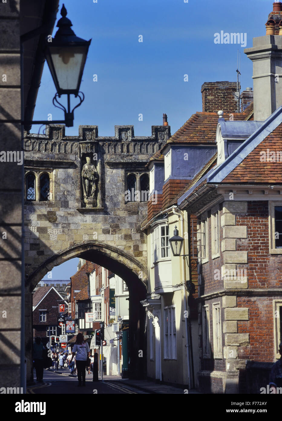 Cattedrale vicino e High Street Gate. Salisbury. Wiltshire. In Inghilterra. Regno Unito Foto Stock