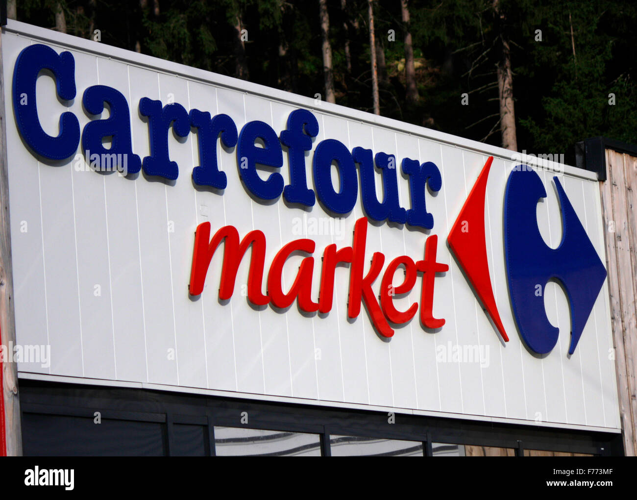 Markennamen: "Carrefour Market", Chamonix Frankreich. Foto Stock