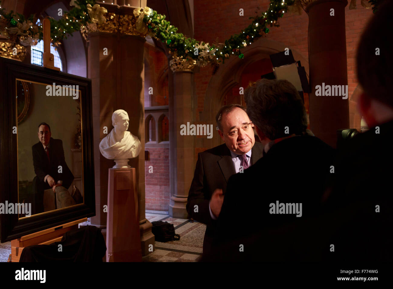 Edinburgh, Regno Unito. 26 Novembre, 2015. Un ritratto di RT Hon Alex Salmond MP MSP sul display mostra presso la Scottish National Portrait Gallery questa settimana. Il ritratto è parte di un gruppo di quattordici opere dipinte da Gerard M ustioni. Foto di Alex Salmond. Pak@ Mera/Alamy Live News. Foto Stock
