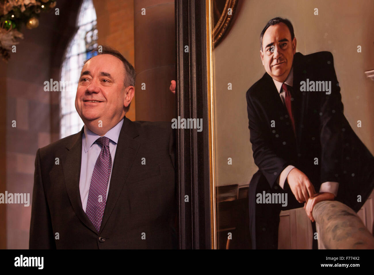 Edinburgh, Regno Unito. 26 Novembre, 2015. Un ritratto di RT Hon Alex Salmond MP MSP sul display mostra presso la Scottish National Portrait Gallery questa settimana. Il ritratto è parte di un gruppo di quattordici opere dipinte da Gerard M ustioni. Foto di Alex Salmond. Pak@ Mera/Alamy Live News. Foto Stock