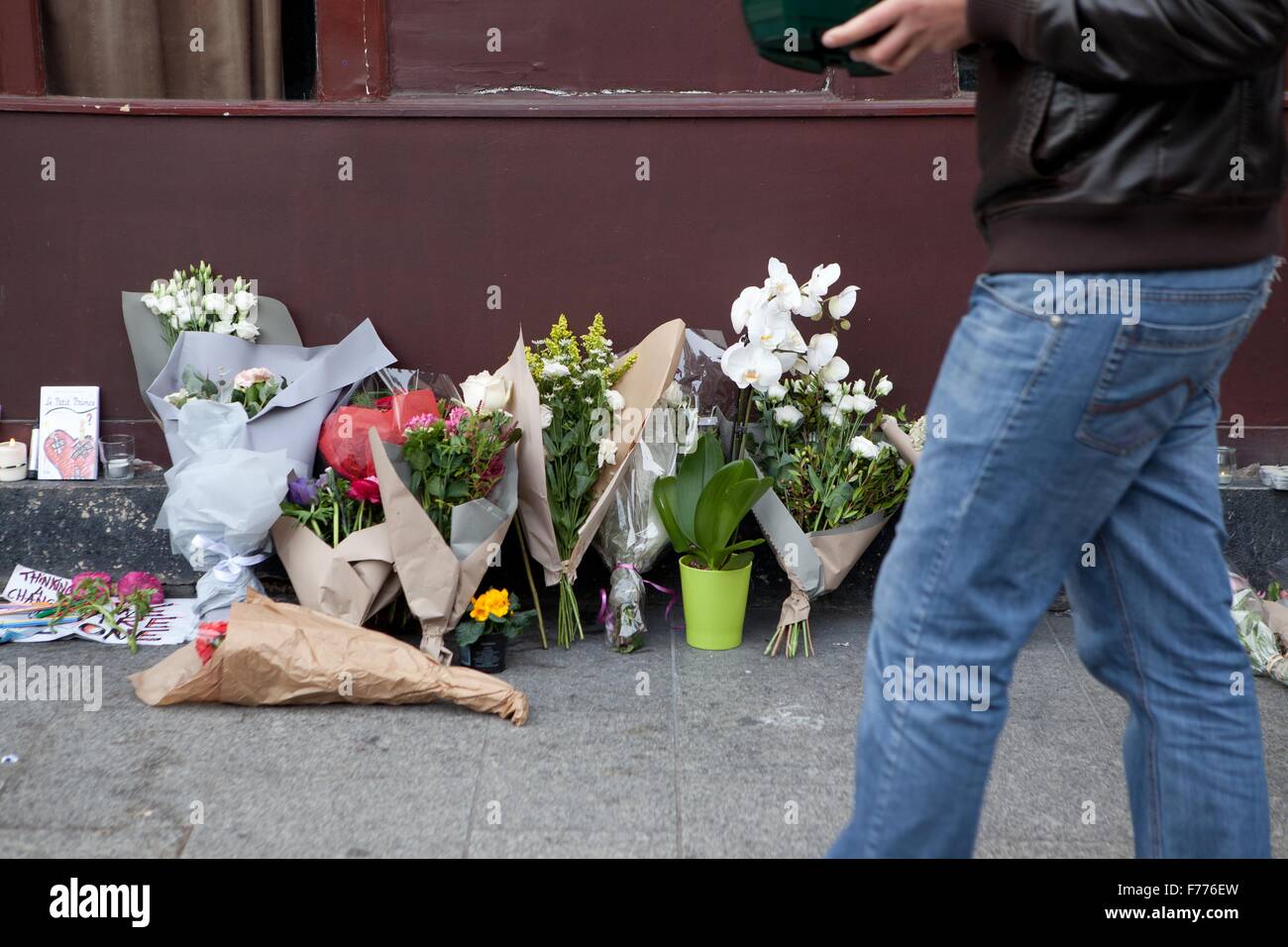 Parigi attacchi terroristici, 13 novembre 2015, Venerdì, rivendicato da ISIS, 128 persone uccise, 300 ferite. Sette singoli attacchi eccessivamente Foto Stock