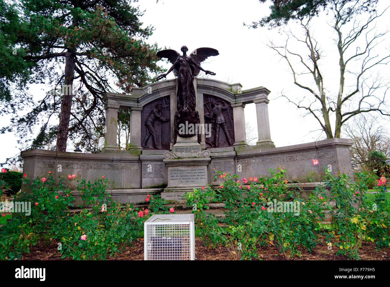 Memoriale per gli ingegneri di RMS Titanic che ha soggiornato presso le loro stazioni fino alla loro scomparsa quando la nave affondò. Foto Stock