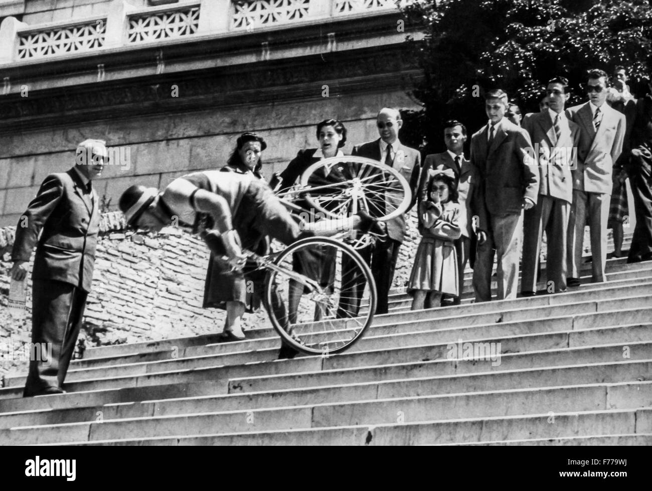 Luigi madrulli,sportivo romano che è sceso da una scala,roma 20s Foto Stock