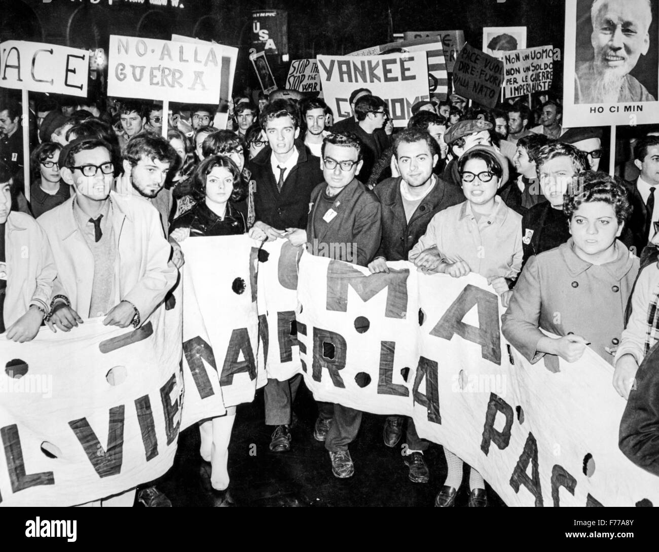 Manifestazione contro la guerra nel Vietnam,Roma 1968 Foto Stock