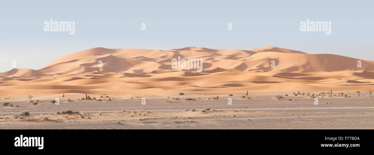 Le dune di sabbia, Erg Chebbi, Merzouga, deserto del Sahara, Marocco Foto Stock