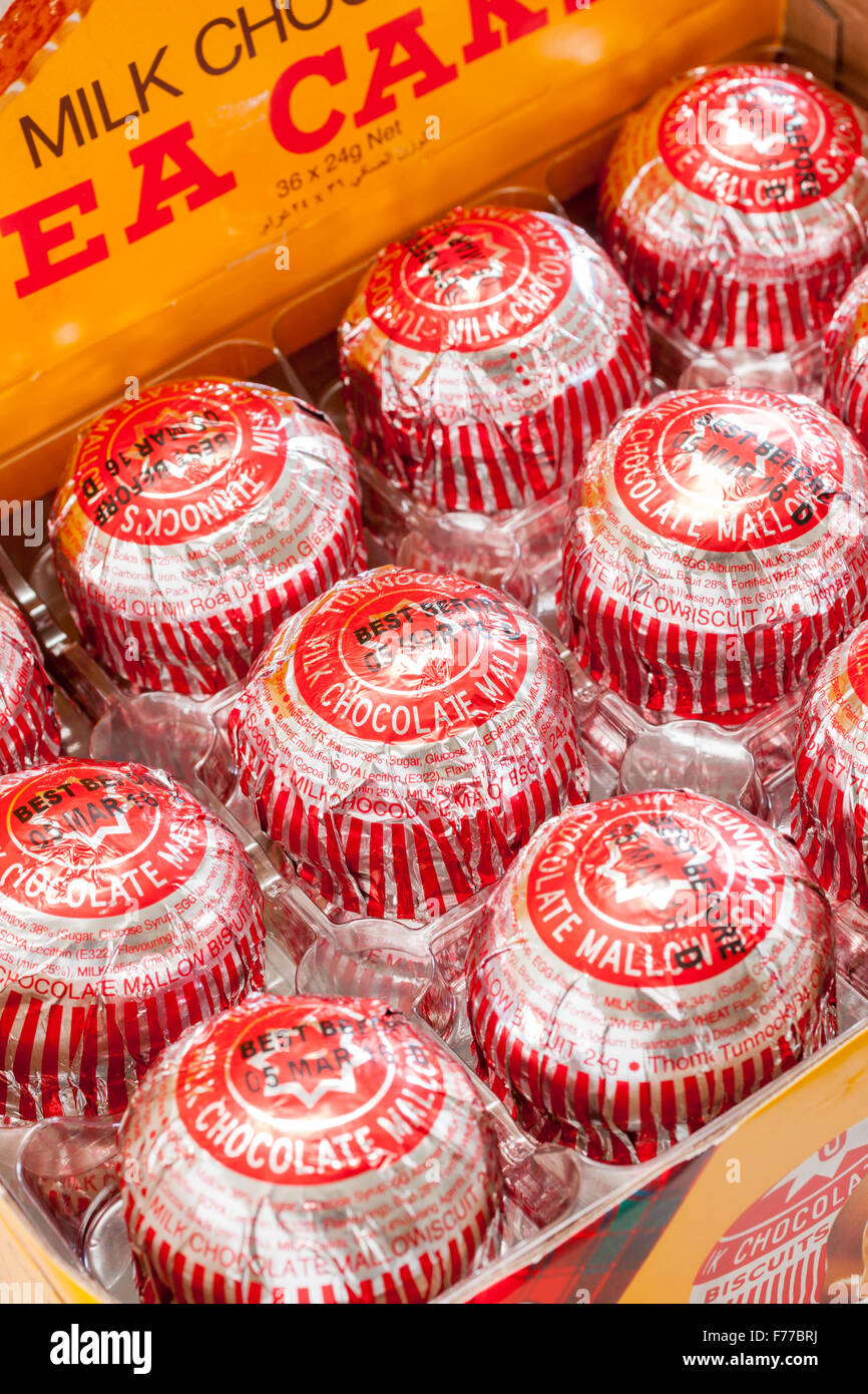 Tunnocks Teacakes una ricoperta di cioccolato biscotto marshmallow prodotta dalla famiglia Tunnocks bakers basato a Uddingston Scozia Scotland Foto Stock