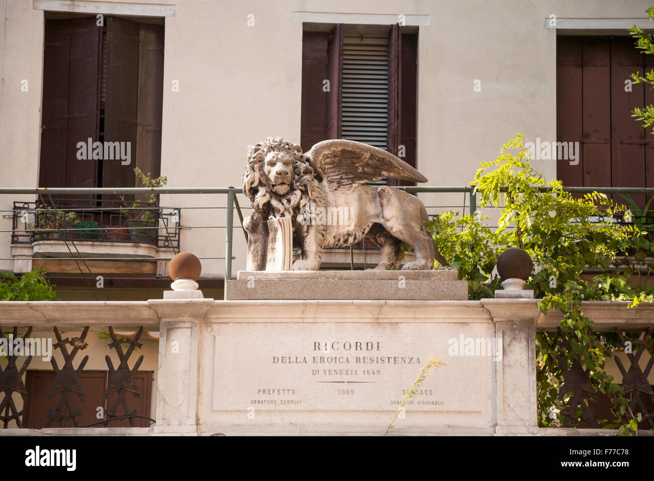 Veneziano leone alato su una casa in memoria di azione rivoluzionaria nel 1848 Foto Stock