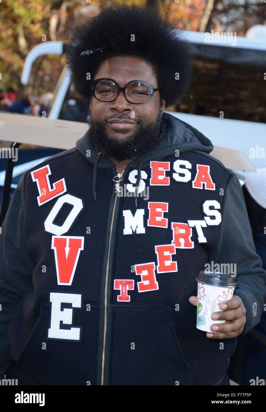 New York, NY, STATI UNITI D'AMERICA. 26 Nov, 2015. Questlove di presenze per Macy's Thanksgiving Day Parade 2015, Manhattan, New York, NY Novembre 26, 2015. Credito: Derek Storm/Everett raccolta/Alamy Live News Foto Stock