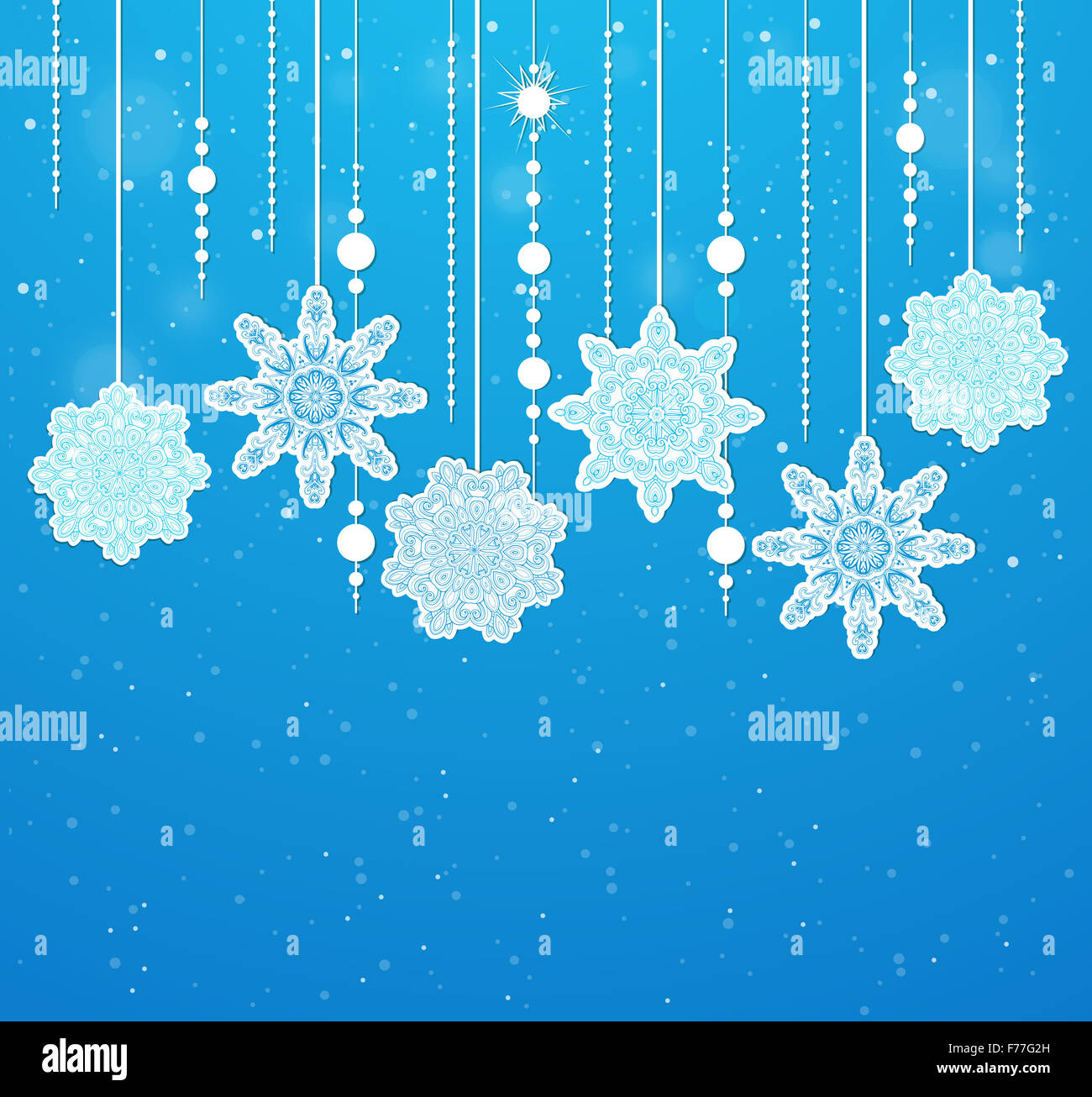 Blu sullo sfondo di Natale con perline e fiocchi di neve Foto Stock