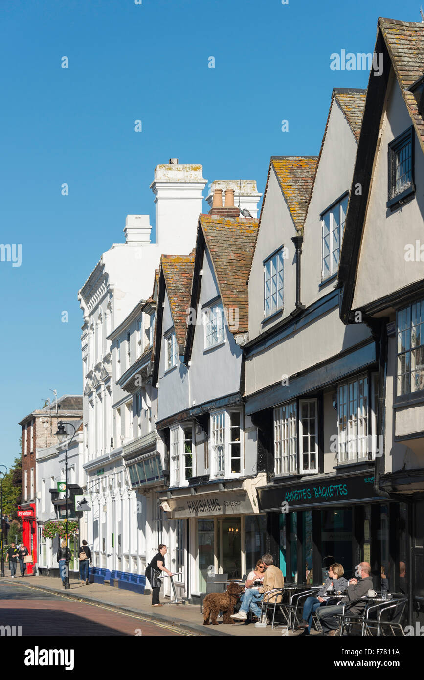 Outdoor Cafe, Court Street, Faversham Kent, England, Regno Unito Foto Stock