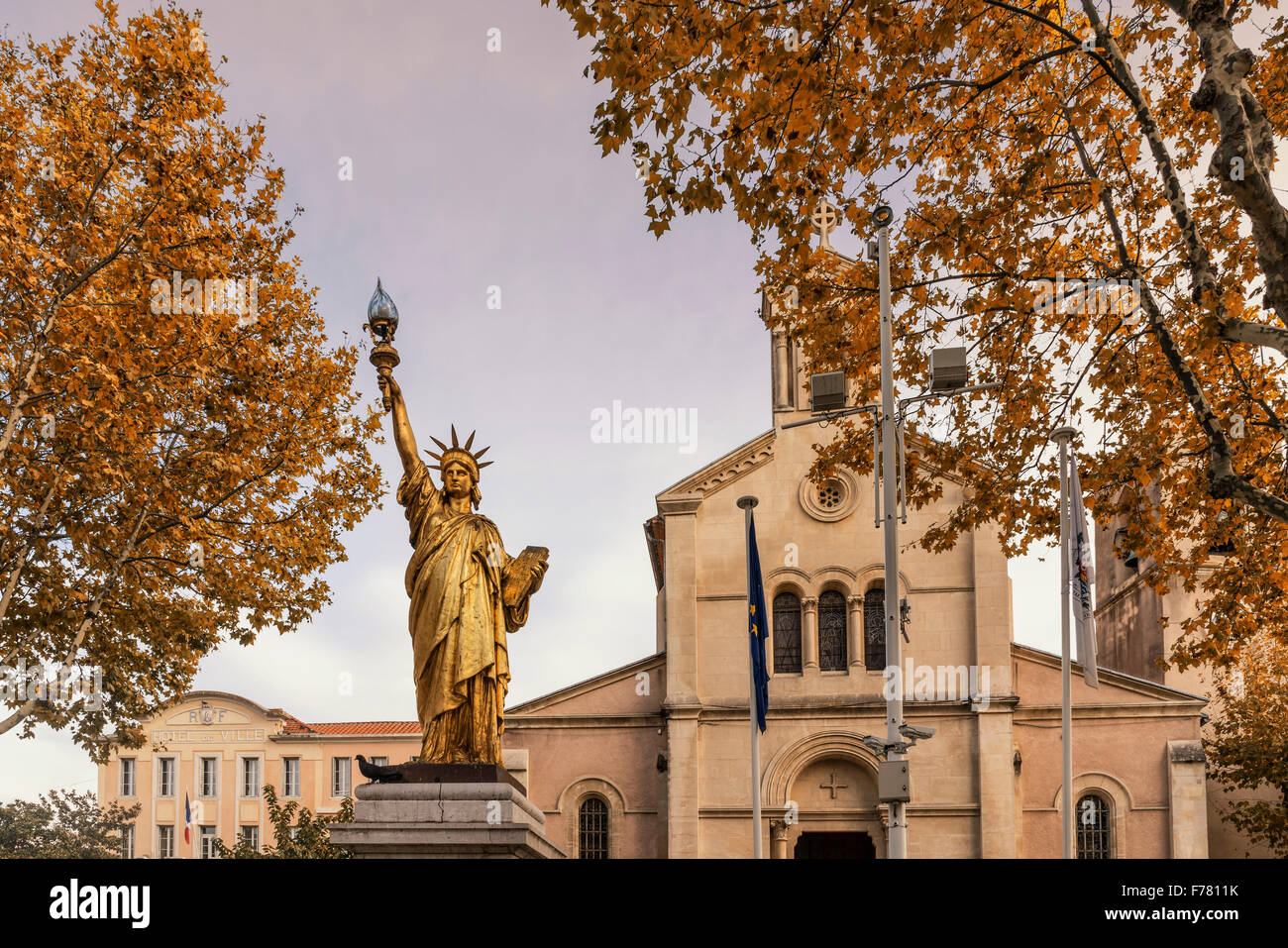 Statua dorata della libertà da Frédéric Bartholdi a Saint-Cyr-sur-Mer Var Provence Francia Foto Stock