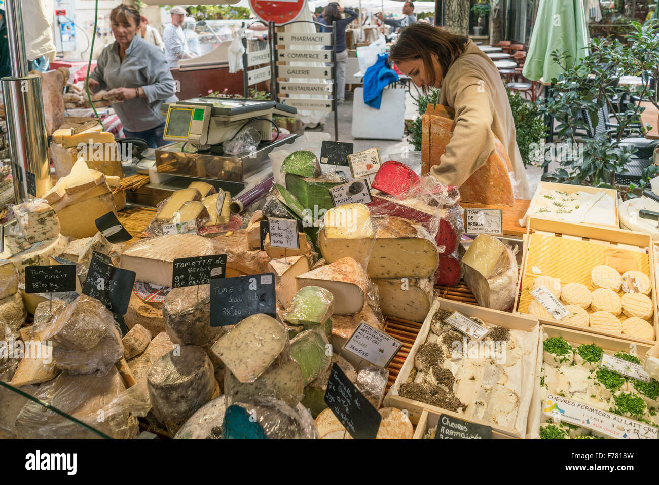 Street Market, formaggio , Lourmarin, Provence , dipartimento Vaucluse Provence, Francia Foto Stock
