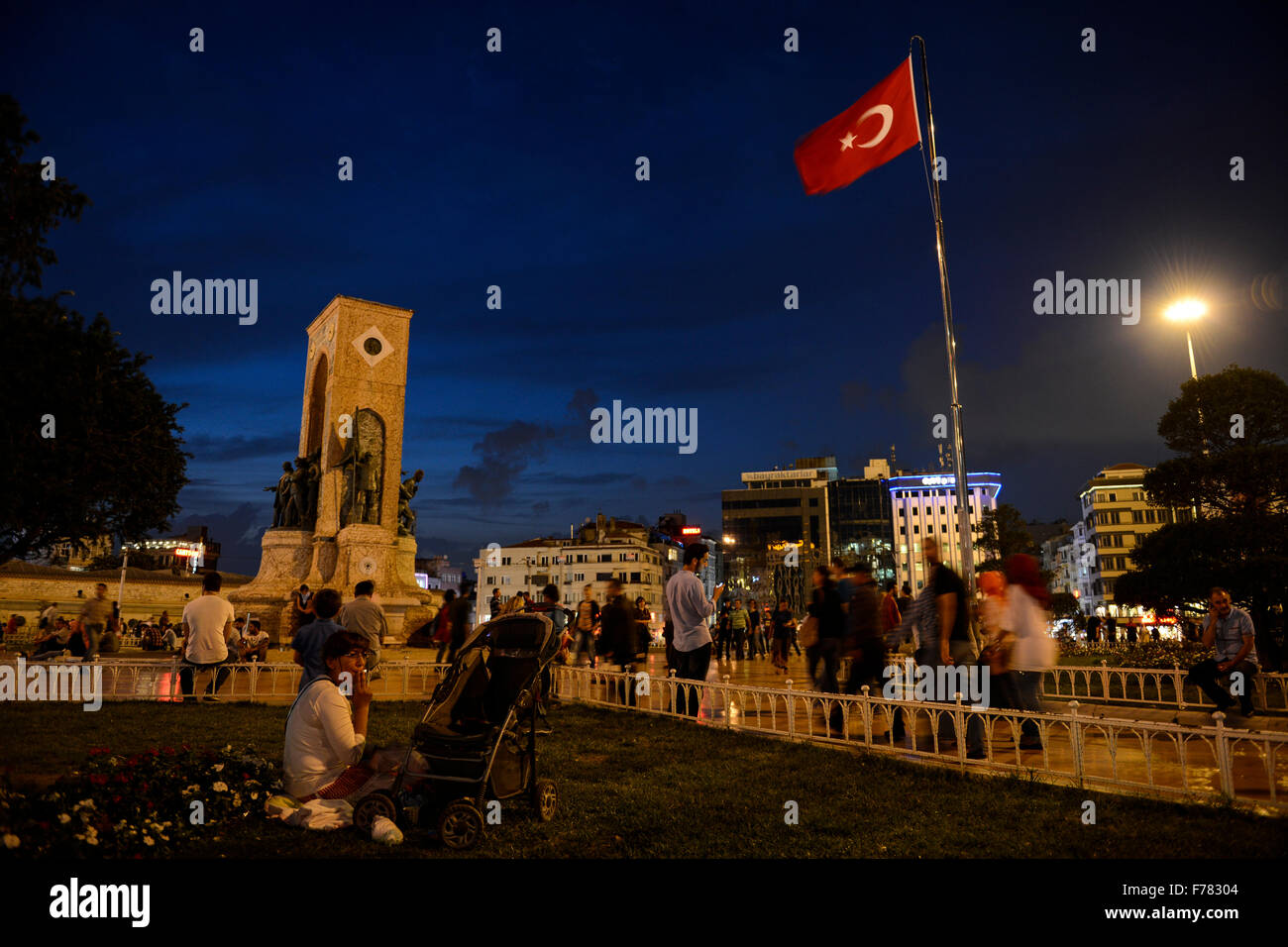 Turchia Istanbul, Piazza Taksim con Ataturk Memorial / TUERKEI Istanbul, Taksim Platz Foto Stock