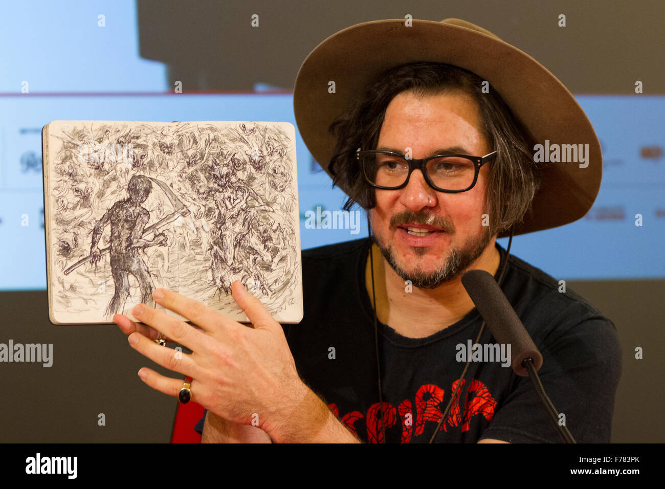 Torino, 26th novembre 2015. Il regista Corin Hardy mostra un notebook in cui ha disegnato le immagini di ispirazione per i suoi film horror. Foto Stock