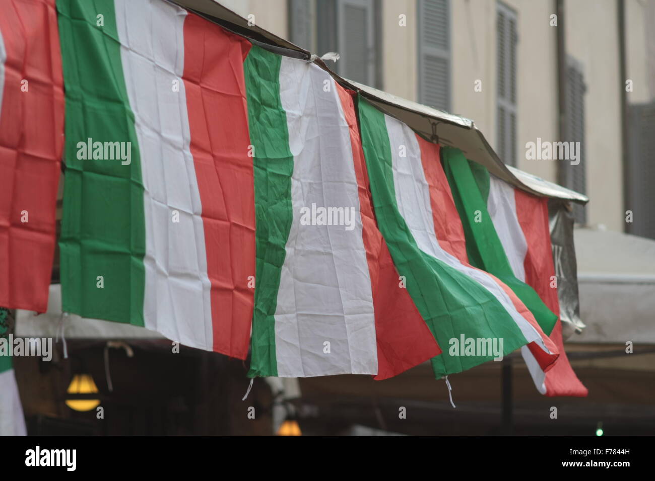 Close up di bandiere italiane al vento Foto Stock