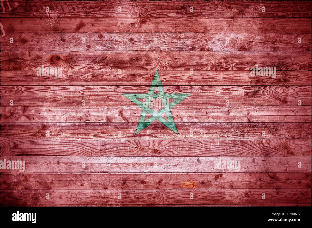 Un vignettato immagine di sfondo di bandiera del Marocco dipinta su tavole di legno di una parete o di pavimento. Foto Stock