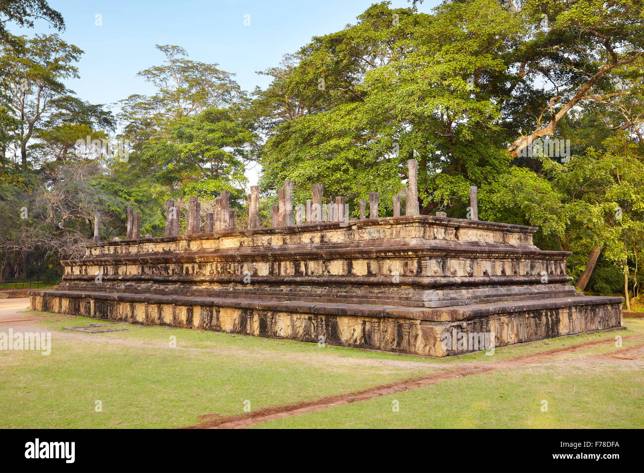 Sri Lanka - rovine dell antica residenza reale, Polonnaruwa, città antica area, UNESCO Foto Stock