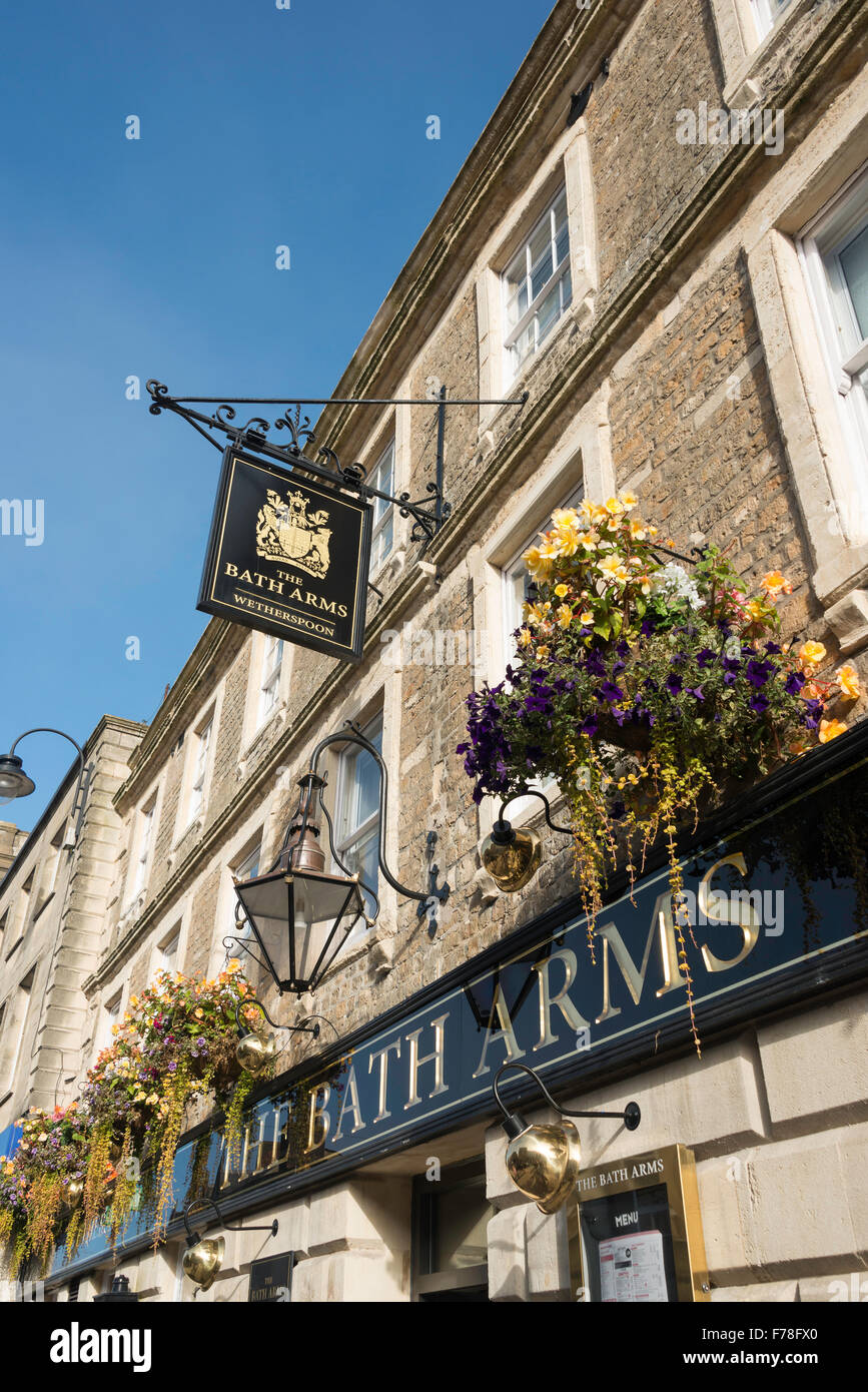 Il bagno bracci (J.D.Wetherspoons), luogo di mercato, Warminster, Wiltshire, Inghilterra, Regno Unito Foto Stock