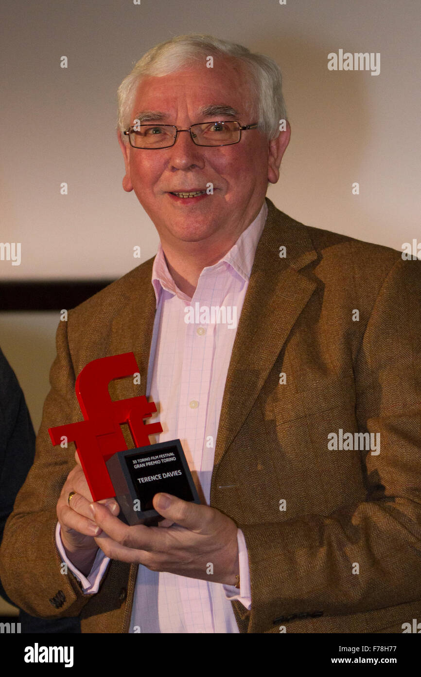 Torino, Italia. 26 Nov, 2015. English film del regista Terence Davies è premiato con il Gran Premio Torino 2015 a Torino Film Festival. Il Torino Film Festival (chiamato anche il Torino Film Festival, TFF) è un festival cinematografico internazionale che si svolge ogni anno a Torino, Italia. Tenuto ogni anno a novembre, è la seconda più grande festival del cinema in Italia, dopo il Festival del Cinema di Venezia. Credito: Marco Destefanis/Pacific Press/Alamy Live News Foto Stock
