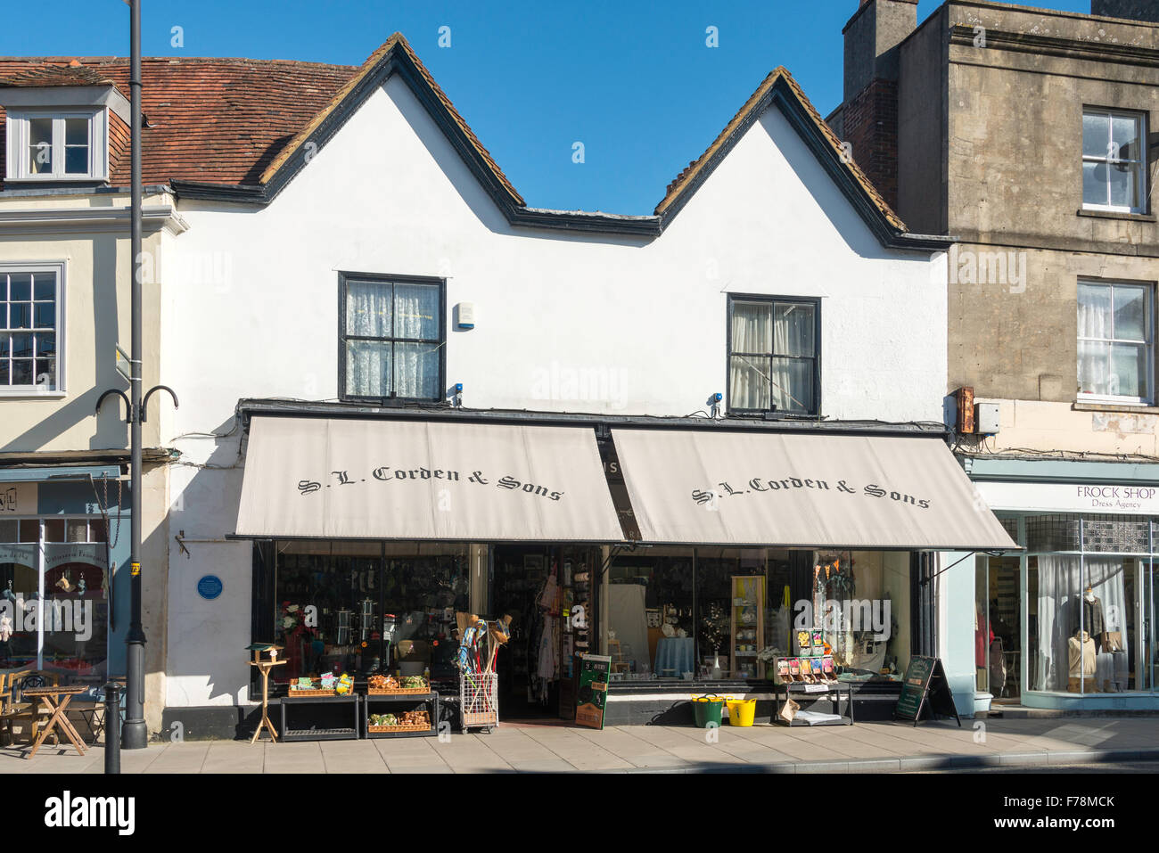 S.l. Corden & Sons tradizionale macelleria, High Street, Warminster, Wiltshire, Inghilterra, Regno Unito Foto Stock