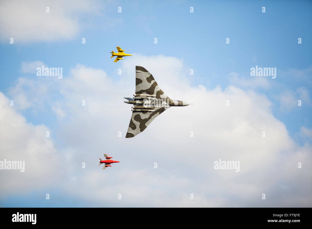 RAF Vulcan bomber sorvolano Church Fenton airfield in 2015 (Leeds East Airport) Foto Stock
