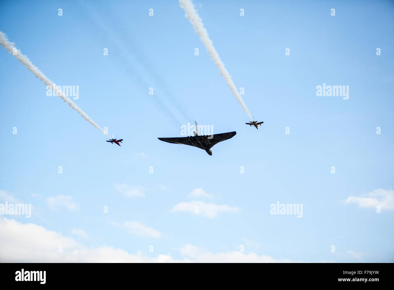 RAF Vulcan bomber sorvolano Church Fenton airfield in 2015 (Leeds East Airport) Foto Stock