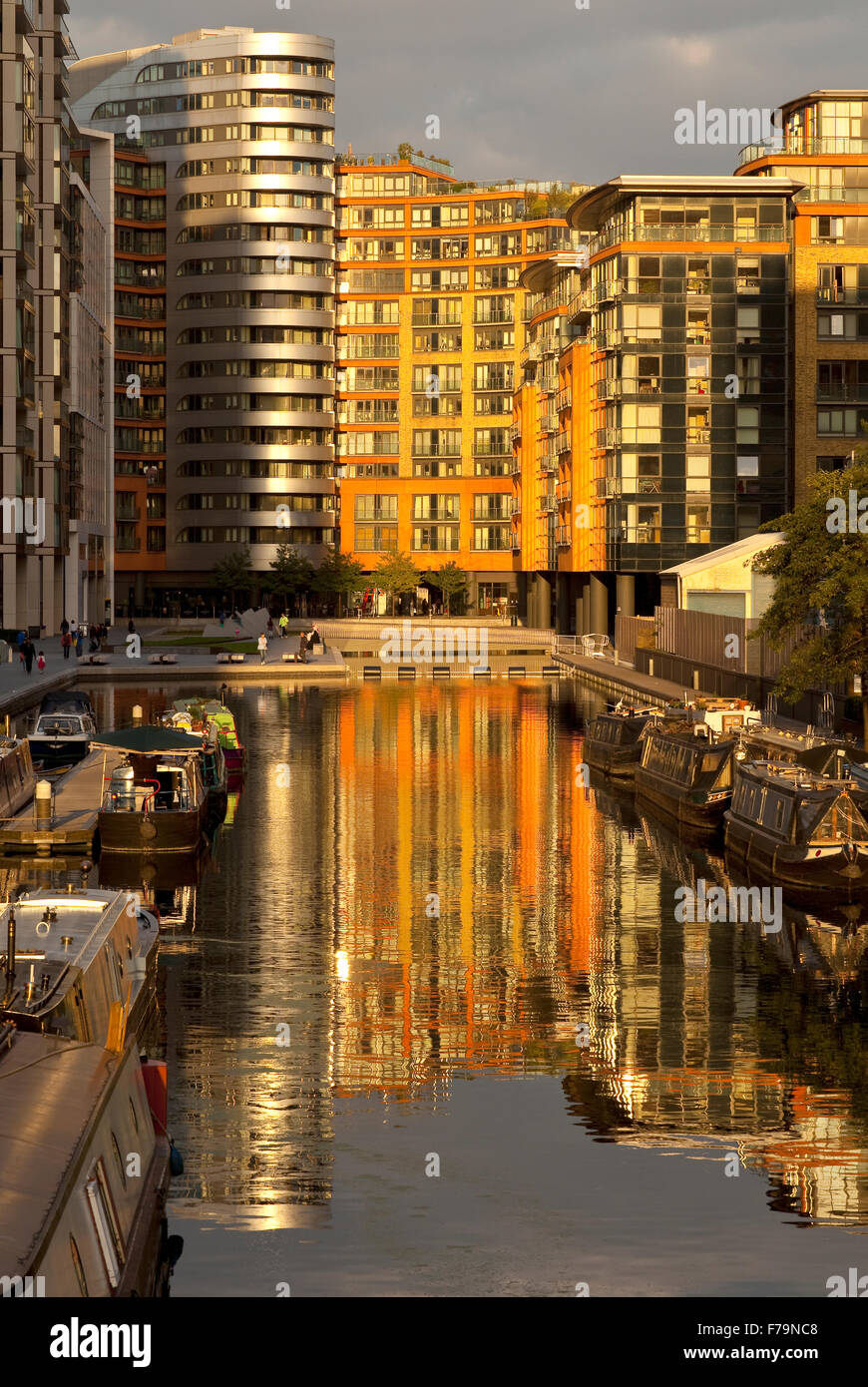 Paddington Basin. Una nuova area rigenerata di Londra che utilizzato per essere pieno di fabbriche ed edifici fatiscenti. Foto Stock