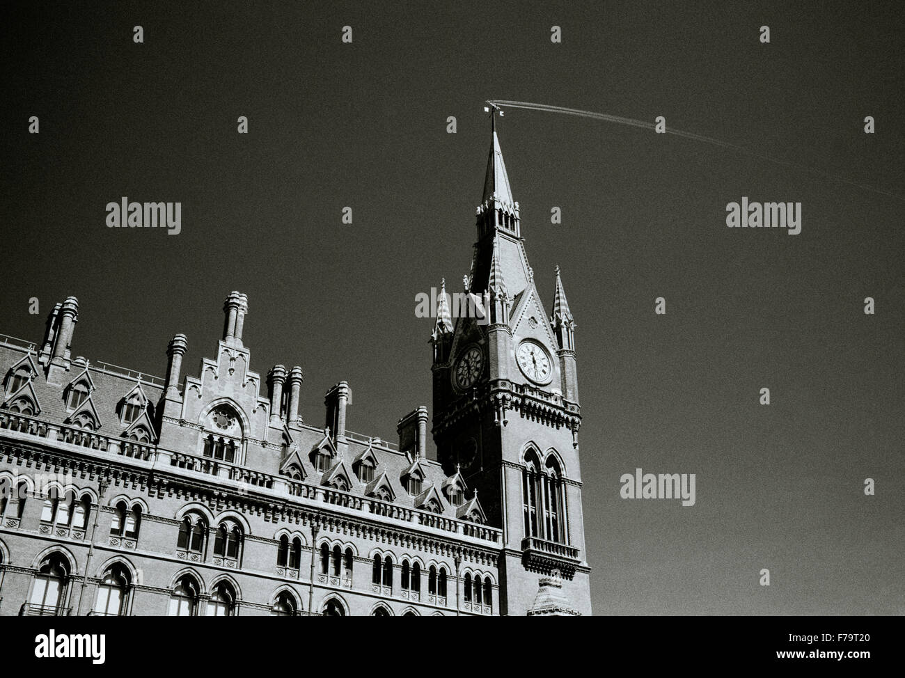 Saint St Pancras Stazione ferroviaria a Londra in Inghilterra in Gran Bretagna nel Regno Unito Regno Unito. Edificio di architettura edifici vittoriani Railway Foto Stock