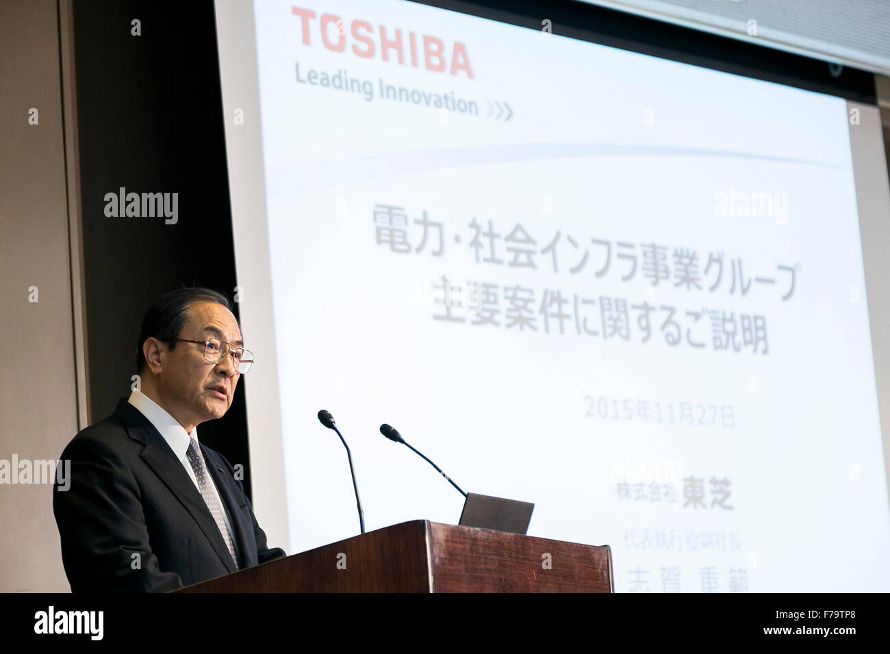 Tokyo, Giappone. 27 Novembre, 2015. Toshiba Corp Presidente e CEO Masashi Muromachi parla durante una conferenza stampa presso la sede della società il 27 novembre 2015, Tokyo, Giappone. Toshiba ha annunciato un accumulato 290 milioni di USD perdita operativa dalla sua attività nucleare controllata di Westinghouse Electric Co. fin dal 2006, anno che ha acquisito la società americana. La rivista giapponese Nikkei Business aveva riferito in precedenza questo mese che Toshiba non aveva mai divulgato le prestazioni di Westinghouse, richiedendo questo annuncio. Credito: Rodrigo Reyes Marin/AFLO/Alamy Live News Foto Stock