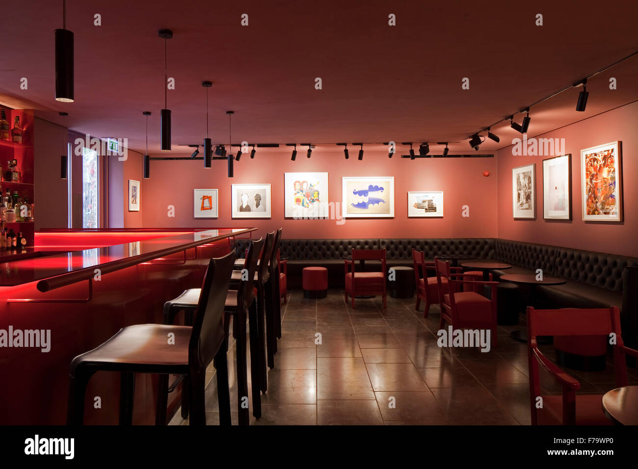 Lounge bar e tavoli in Casa Custodi, Royal Academy di Londra. Foto Stock