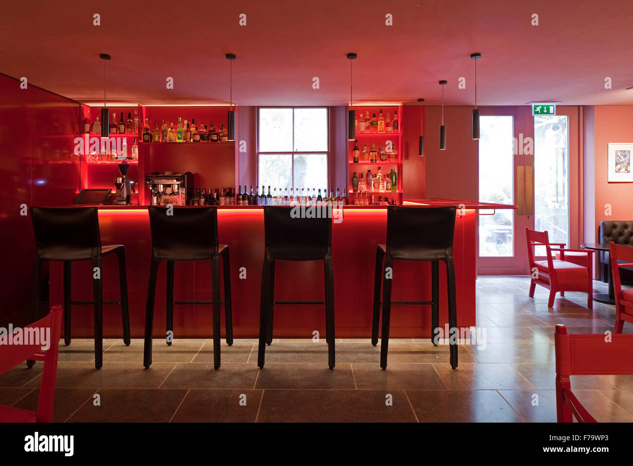 Accesa area lounge bar in Casa Custodi, Royal Academy di Londra. Foto Stock