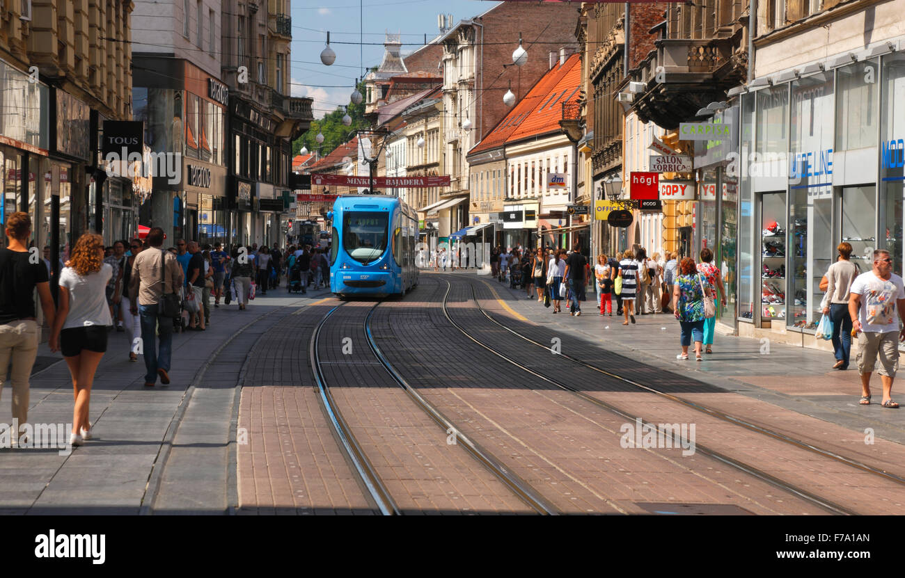 Zagabria Ilica strada principale con un sacco di negozi. Foto Stock
