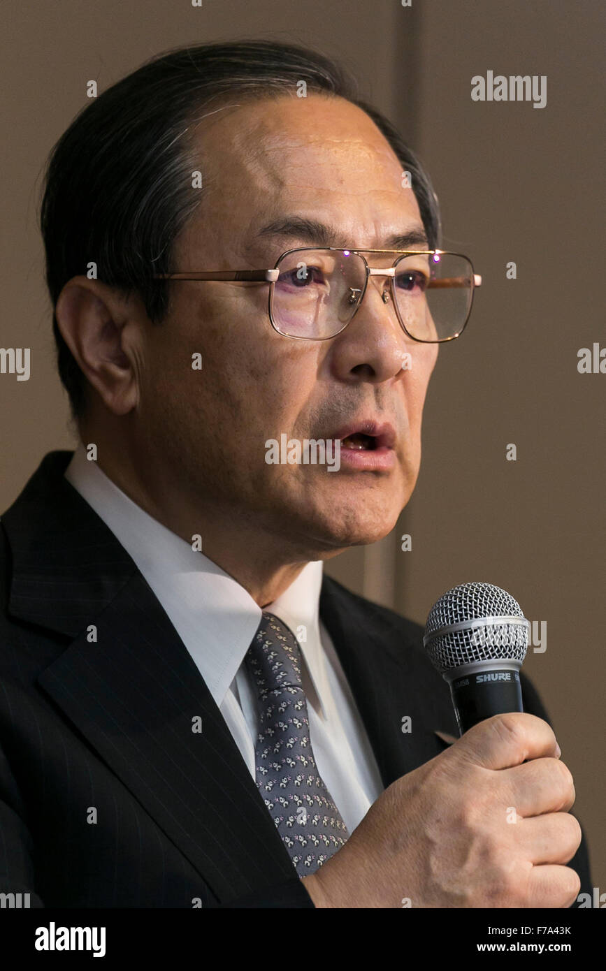 Tokyo, Giappone. 27 Novembre, 2015. Toshiba Corp Presidente e CEO Masashi Muromachi parla durante una conferenza stampa presso la sede della società il 27 novembre 2015, Tokyo, Giappone. Toshiba ha annunciato un accumulato 290 milioni di USD perdita operativa dalla sua attività nucleare controllata di Westinghouse Electric Co. fin dal 2006, anno che ha acquisito la società americana. La rivista giapponese Nikkei Business aveva riferito in precedenza questo mese che Toshiba non aveva mai divulgato le prestazioni di Westinghouse, richiedendo questo annuncio. Credito: Rodrigo Reyes Marin/AFLO/Alamy Live News Foto Stock