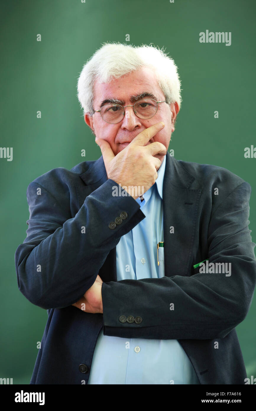 Un ritratto di Elias Khoury in Charlotte Square Gardens durante l'Edinburgh International Book Festival. Foto Stock