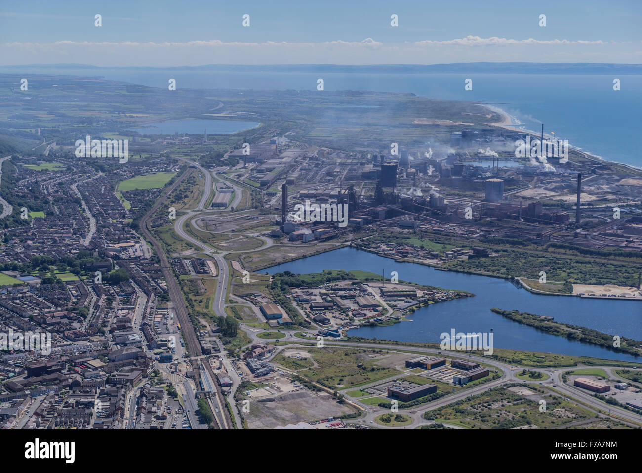 Vedute aeree di Port Talbot Acciaierie e il Galles del Sud Costa, Galles, nel Regno Unito il 1 agosto 2015 PHILLIP ROBERTS Foto Stock